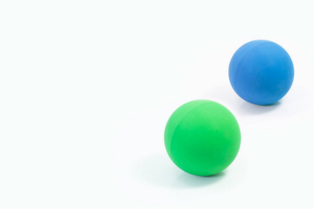 宠物用品关于绿色和蓝色橡胶球为宠物