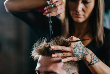 女美发师 hairsalon 发型男照片