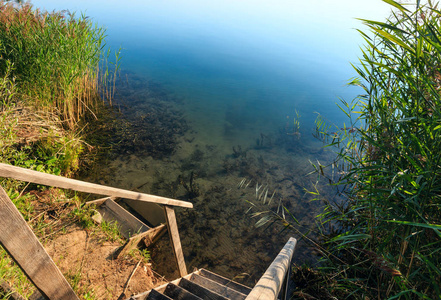 木台阶到夏天湖