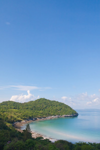 泰国左边美丽的海岸和蓝天