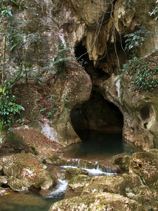 贝尔图登TunichilMuknal洞穴入口
