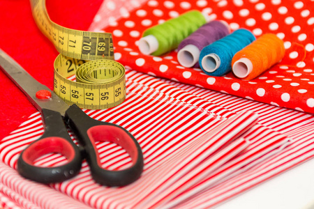 测量磁带和上红纺织剪刀