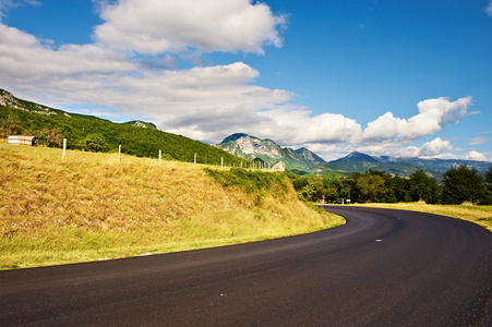 曲线四方连续连续弯路照片