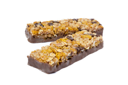整个巧克力棒健康的巧克力谷物棒照片