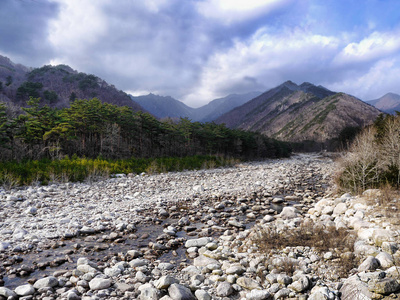 美丽的山河。Soeraksan, 南韩