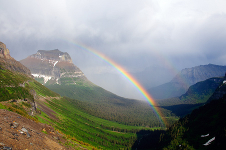 彩虹在山里