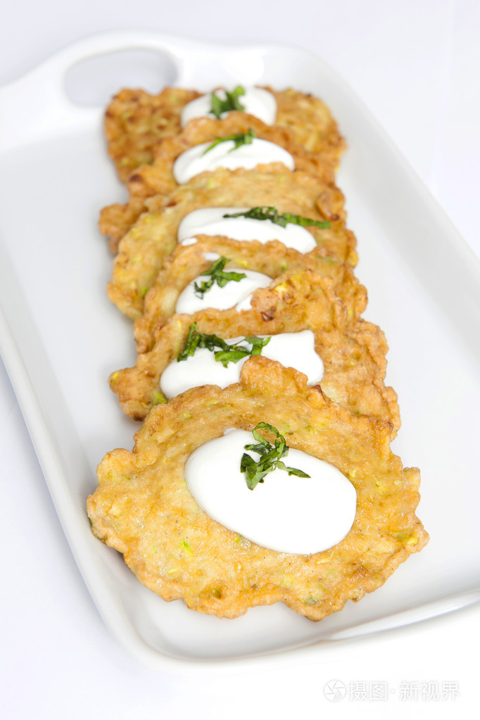 夏季产南瓜之一种usncu绿皮密生西葫芦英courgette