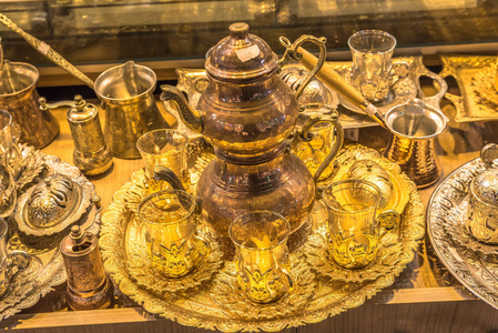 传统土耳其手工银或铜茶具图片