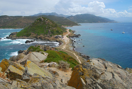 海岸现场, 蓝海白色泡沫附近的塔, 阿雅克肖, 科西嘉, 法国