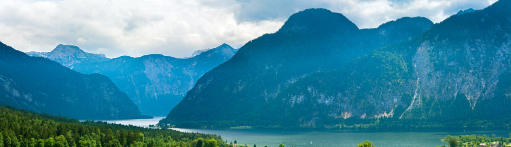 高山夏季湖景