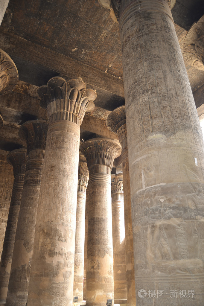 在埃斯纳神庙内的柱子