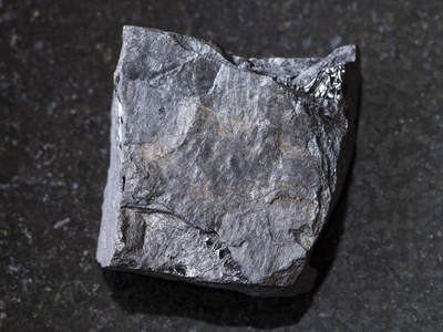 白色粗糙的碳质页岩石石板板,美味的意大利面,碳质,白色木制桌子,顶部