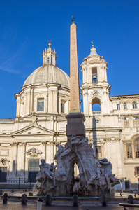 罗马那广场前教堂的四河和圣 Agnese 喷泉