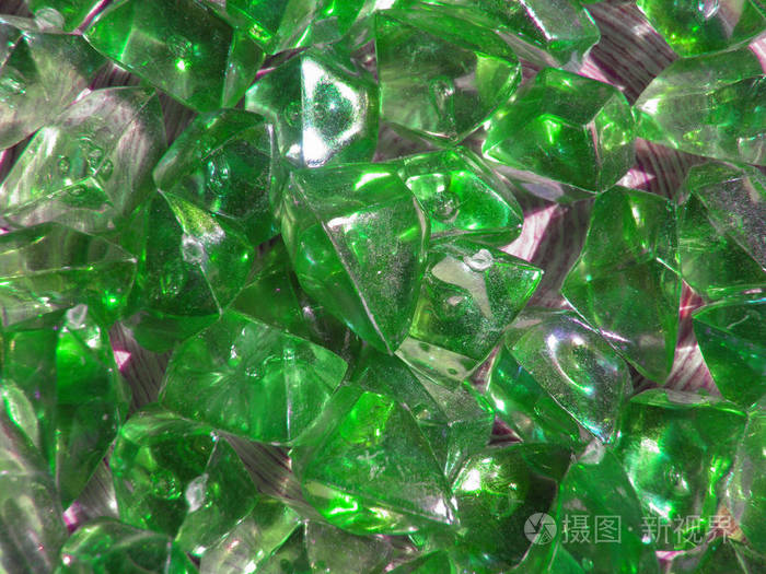 水晶绿色棱镜作为背景有用