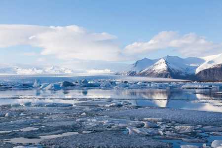 冰岛 Jakulsarlon 泻湖在冬季自然景观背景