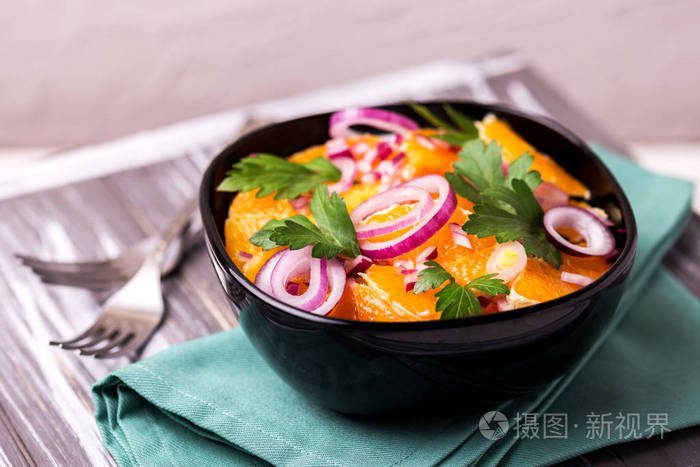 意大利西西里桔子沙拉配洋葱, 欧芹.copyspace 河