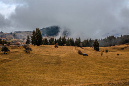 保加利亚 Rhodopi 山脉的秋季风光