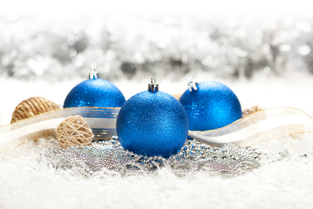圣诞装饰蓝色球