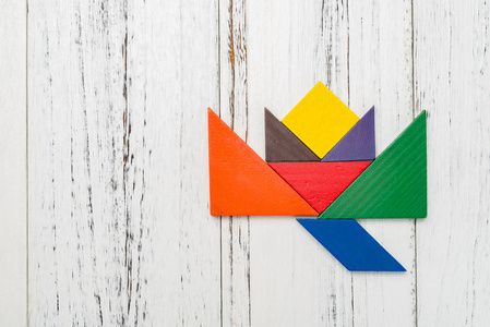 带复印空间的莲花形状木七巧板照片