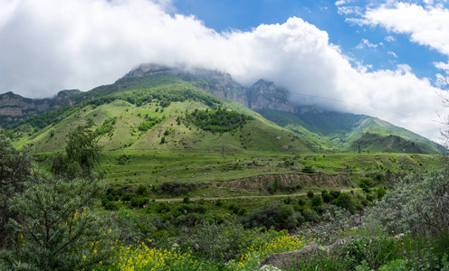 俄罗斯高加索山脉的 Baksan 峡谷