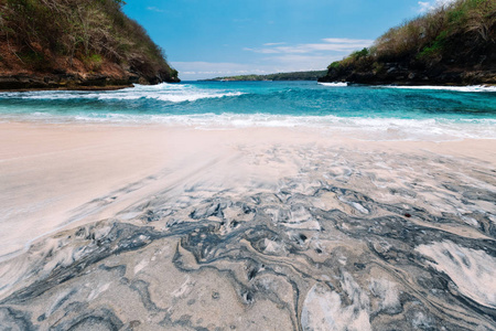 香兰在 Nusa Penida 岛的海滩。印度尼西亚