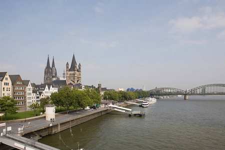 科隆城市景观和桥梁在河, 德国的鸟瞰图