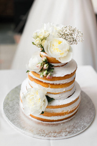 多层次婚礼蛋糕鲜花