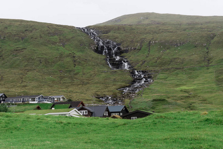 kaldbaksfjordur 峡湾的小山