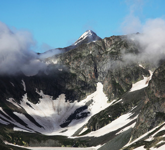 山峰 最高点 尖端 帽舌图片