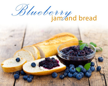 蓝莓果酱面包