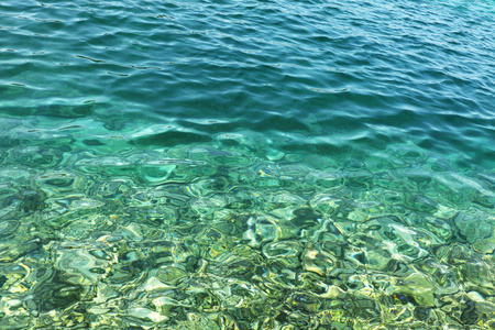 亚得里亚海的蓝色水。