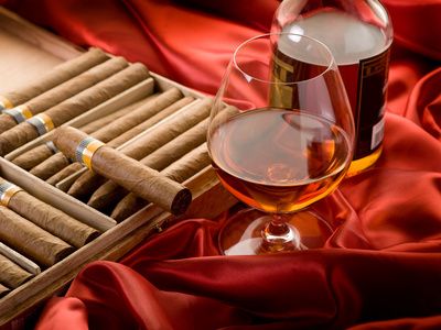古巴雪茄和帽子图片