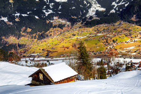 在冬季，因特拉肯，瑞士，欧洲的美丽风景景观