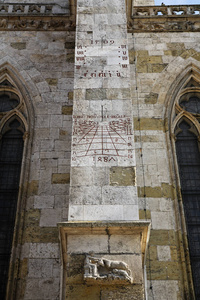 日晷在 St 彼得大教堂, 雷根斯堡, 上部 Palatinate, 巴伐利亚, 德国, 欧洲