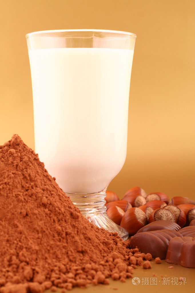 牛奶可可巧克力和坚果