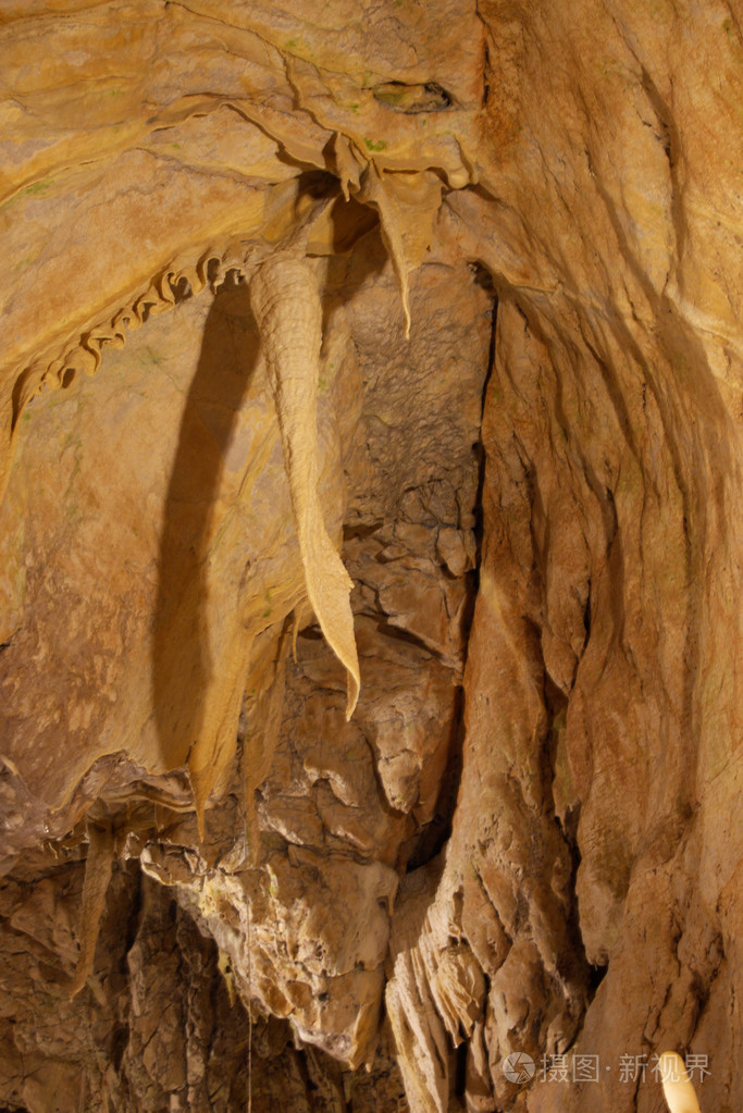 地下洞穴中的石笋