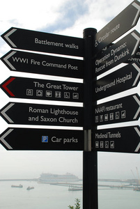在多佛城堡，肯特，英国的信息标志
