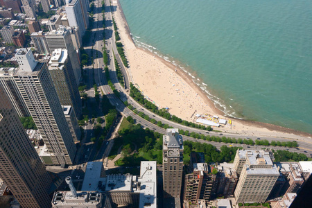 芝加哥橡树街海滩的鸟瞰图