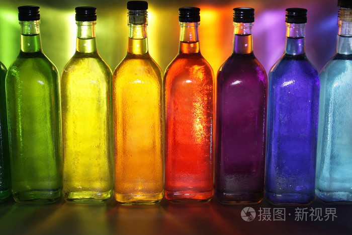 五颜六色的瓶子
