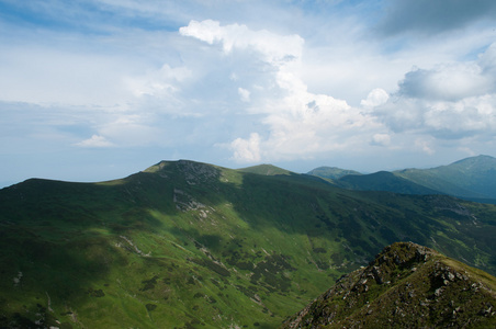 山区和低地