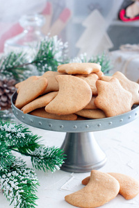 Pepparkakor 或传统的圣诞瑞典饼干的金属立场, 选择性重点