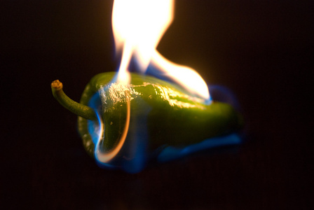 辣椒在火中