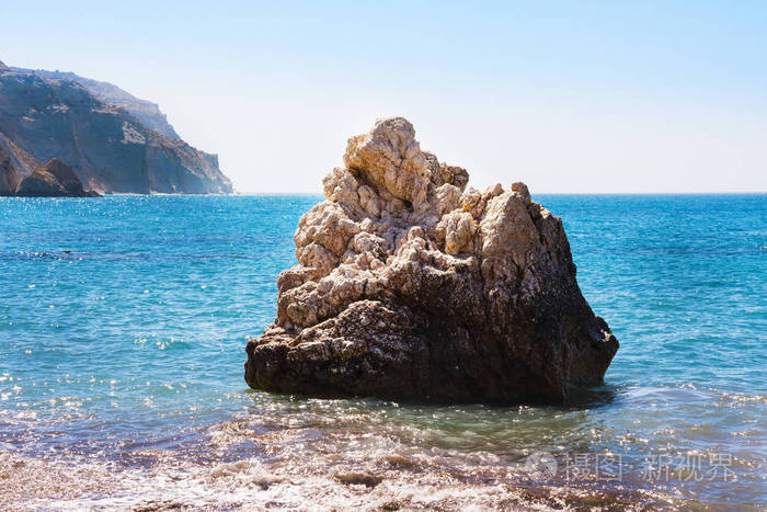 爱海滩。阿芙罗狄蒂的岩石帕福斯城附近的阿芙罗狄蒂的诞生地。希腊 Petra 头 Romiou 的岩石。塞浦路斯岛