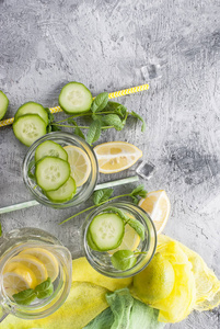 柠檬黄瓜 sassi 水的健康注入