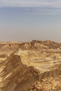 美丽的大自然沙漠在干燥的犹太风景如画的荒野。户外风景