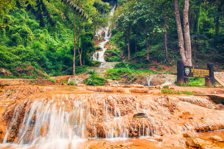 潭塘瀑布景自然山水背景图片