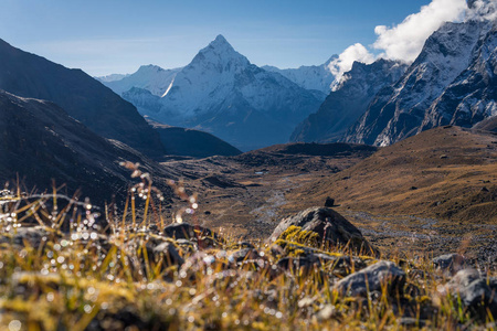 Dablam 山山顶在早晨, 喜马拉雅山山脉范围