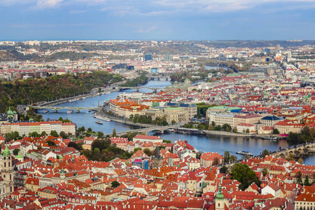 布拉格捷克共和国的全景。从顶部的欧洲城市风景