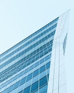 现代蓝色玻璃摩天大楼透视图