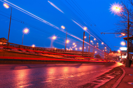 城市街道的夜间运动